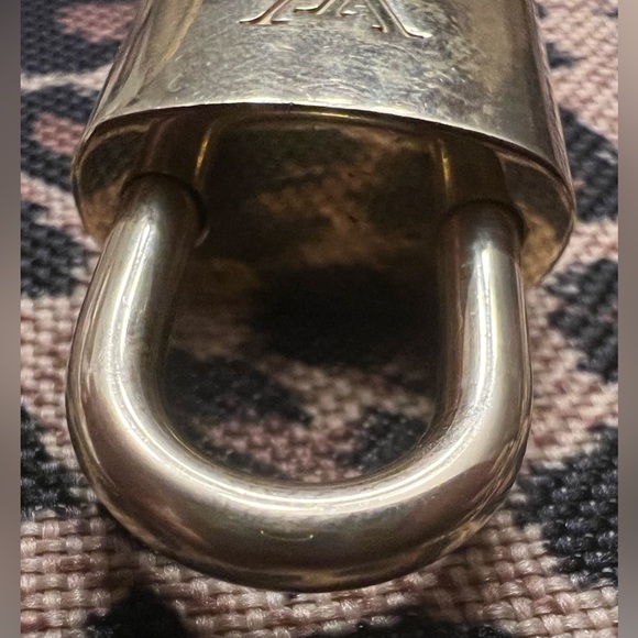 Authentic LV lock and key #452. Rare! - Picture 3 of 6